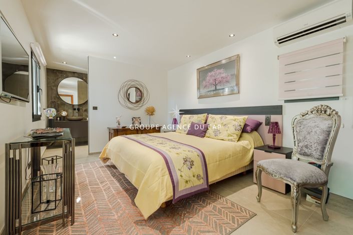 Image No.9-4 Bed House for sale