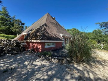 1 - Givry, House