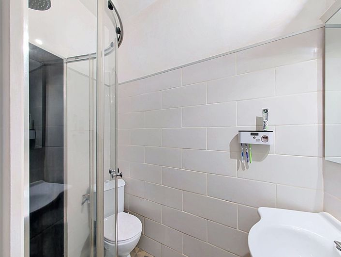 Image No.6-2 Bed House for sale