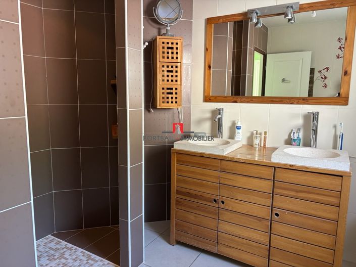 Image No.9-4 Bed House for sale