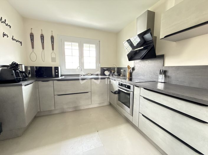 Image No.3-4 Bed House for sale