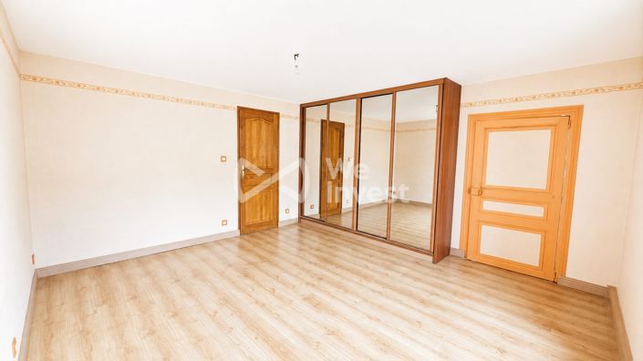 Image No.9-3 Bed House for sale