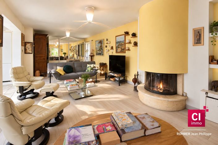 Image No.7-6 Bed House for sale