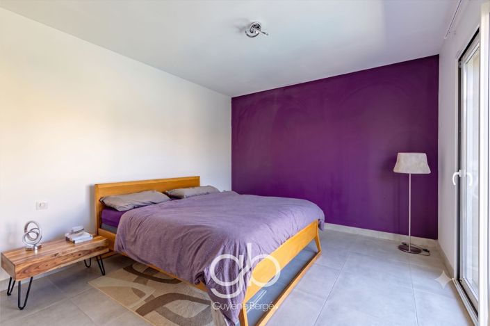 Image No.6-5 Bed House for sale