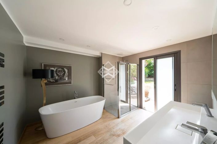 Image No.12-5 Bed House for sale