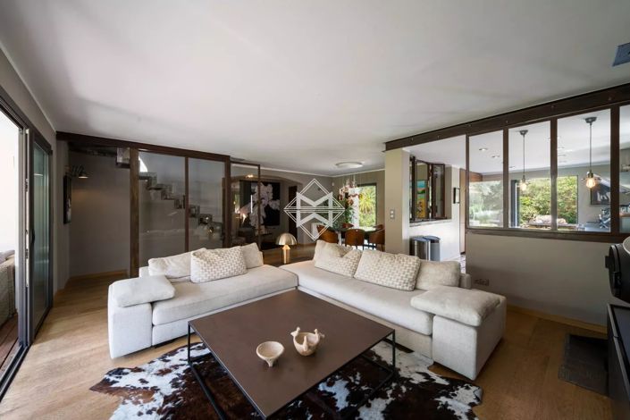 Image No.7-5 Bed House for sale
