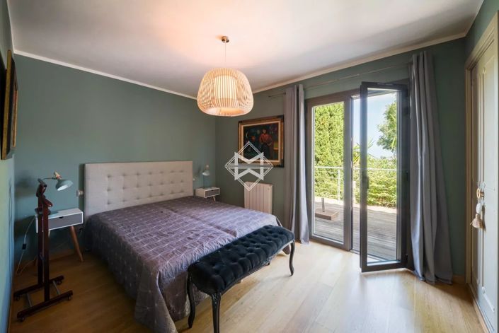 Image No.9-5 Bed House for sale