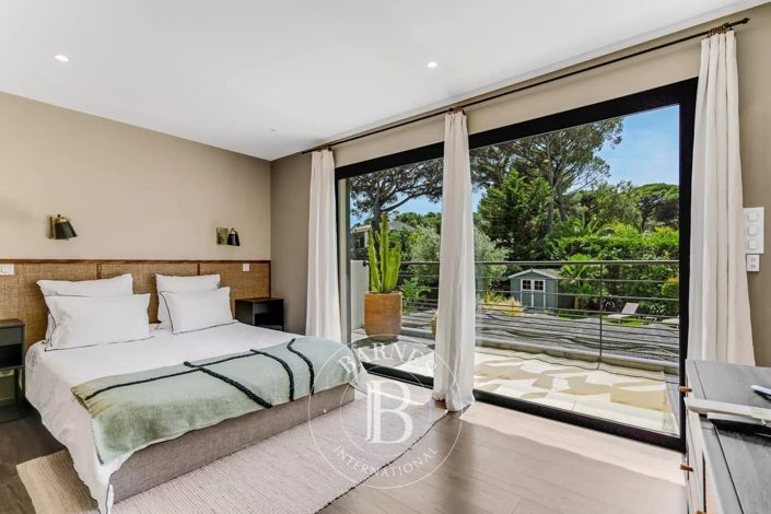 Image No.6-4 Bed House for sale