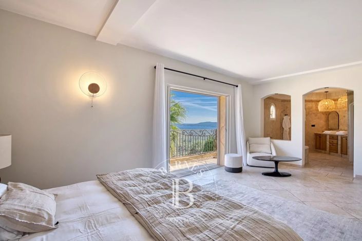 Image No.11-8 Bed House for sale
