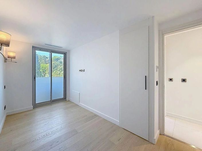Image No.9-3 Bed Apartment for sale