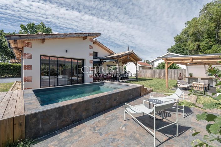 Image No.17-4 Bed House for sale