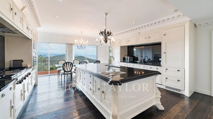 Image No.10-7 Bed House for sale