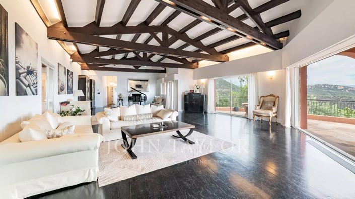 Image No.8-7 Bed House for sale
