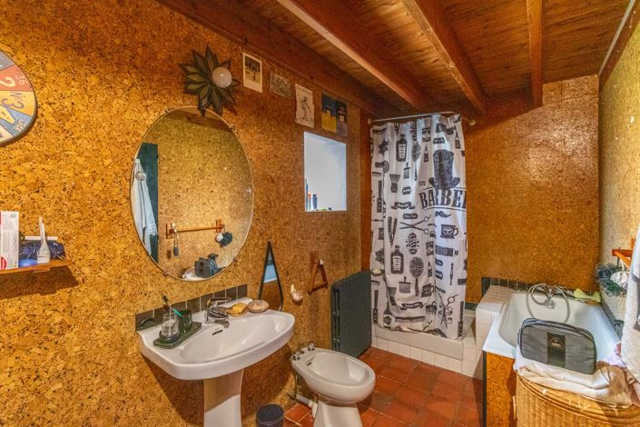 Image No.8-2 Bed House for sale