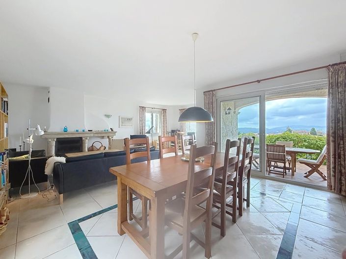 Image No.6-4 Bed House for sale