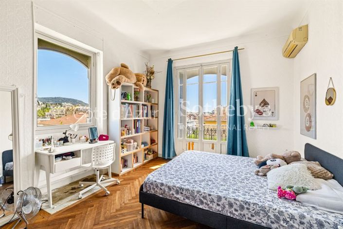 Image No.13-4 Bed Property for sale