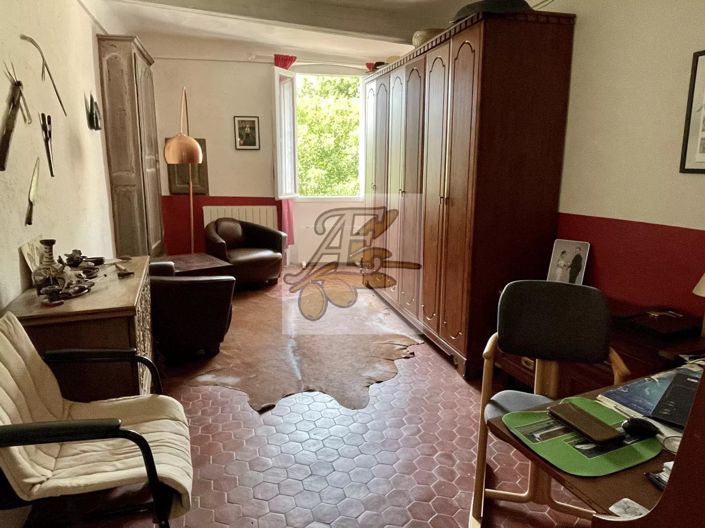 Image No.18-3 Bed House for sale