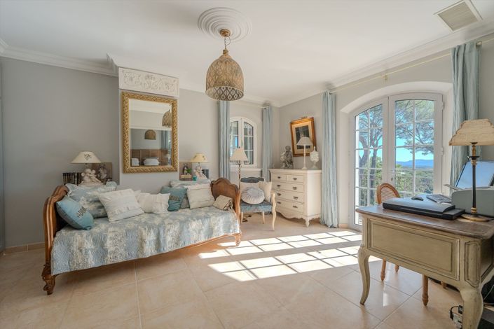 Image No.40-4 Bed House for sale