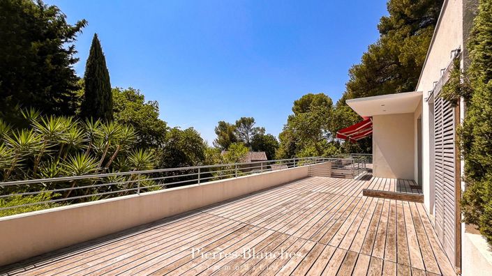 Image No.16-5 Bed House for sale