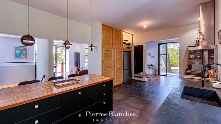 Image No.6-5 Bed House for sale