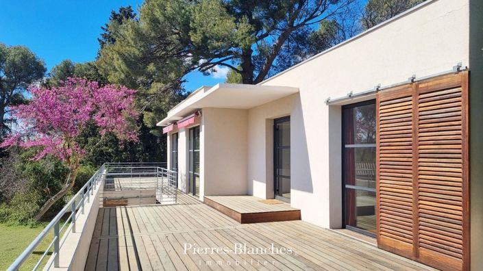 Image No.7-5 Bed House for sale