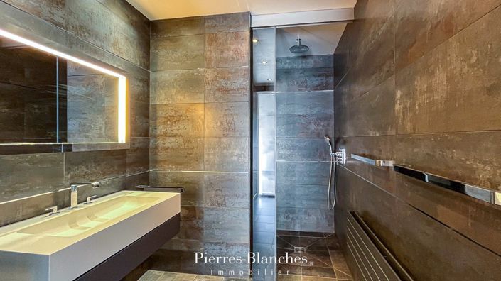 Image No.9-5 Bed House for sale