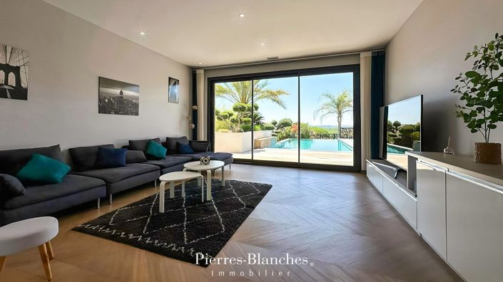 Image No.4-5 Bed House for sale