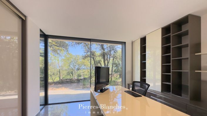 Image No.10-5 Bed House for sale