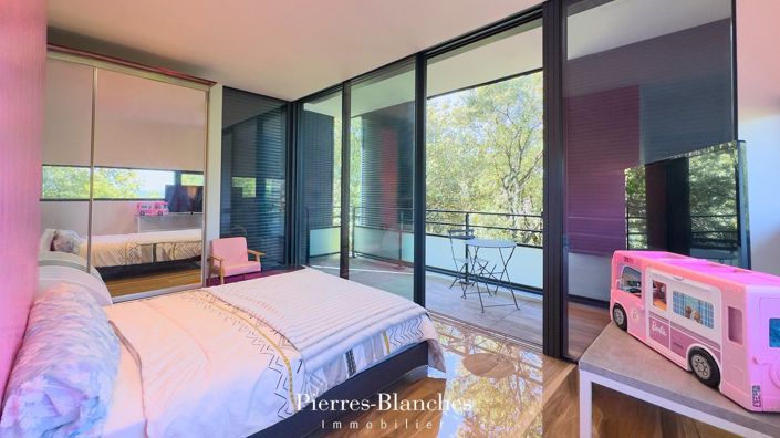 Image No.12-5 Bed House for sale