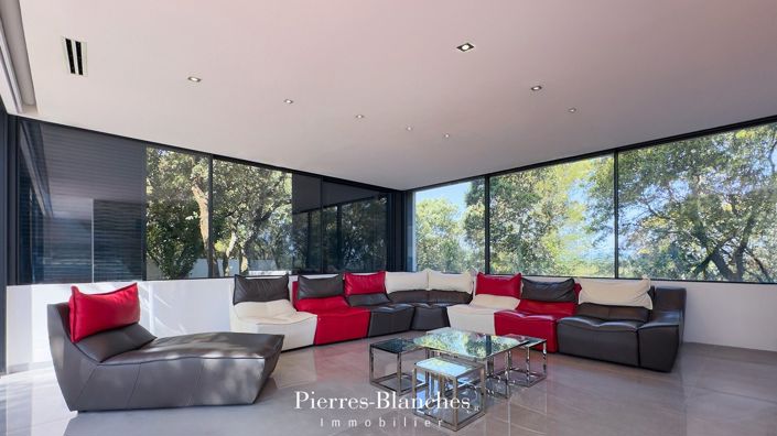 Image No.5-5 Bed House for sale