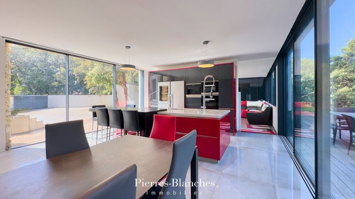 Image No.7-5 Bed House for sale