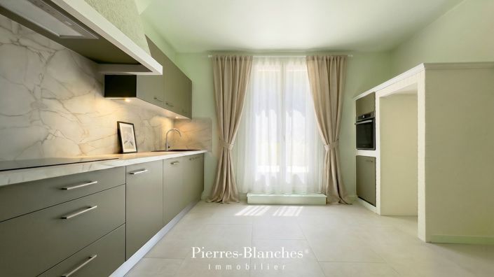 Image No.7-7 Bed House for sale