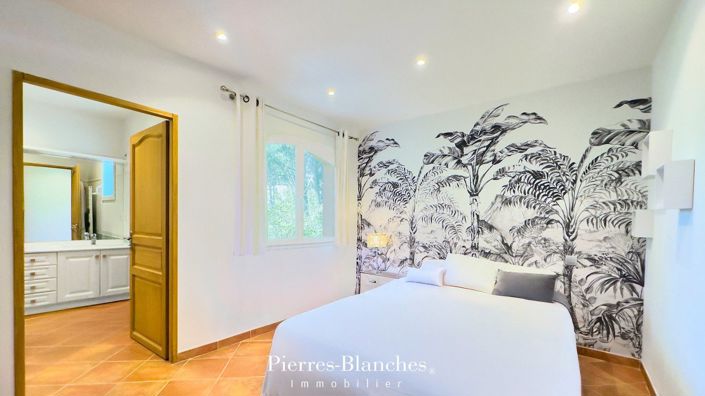 Image No.13-6 Bed House for sale