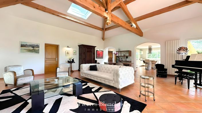 Image No.6-6 Bed House for sale