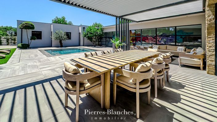 Image No.2-4 Bed House for sale