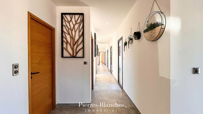 Image No.13-6 Bed House for sale