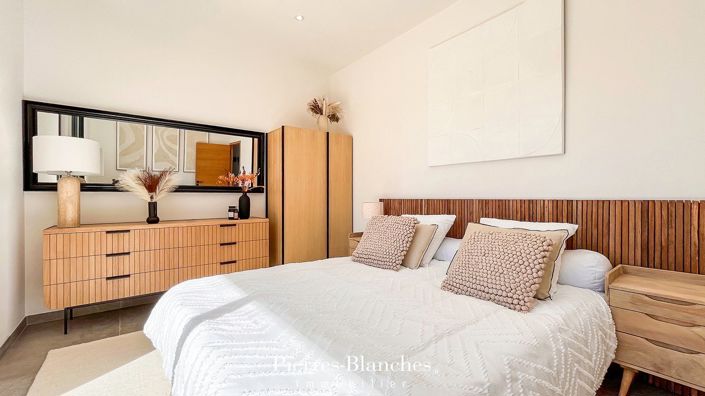 Image No.15-6 Bed House for sale