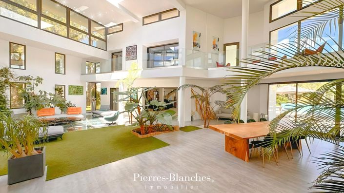 Image No.4-6 Bed House for sale