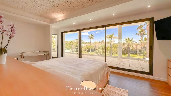 Image No.9-6 Bed House for sale