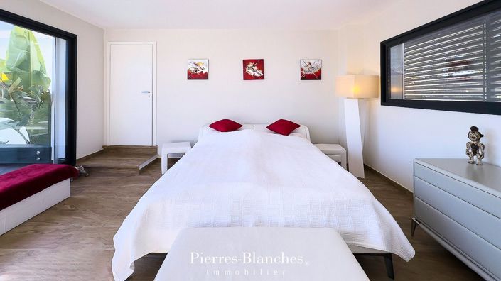 Image No.13-5 Bed House for sale