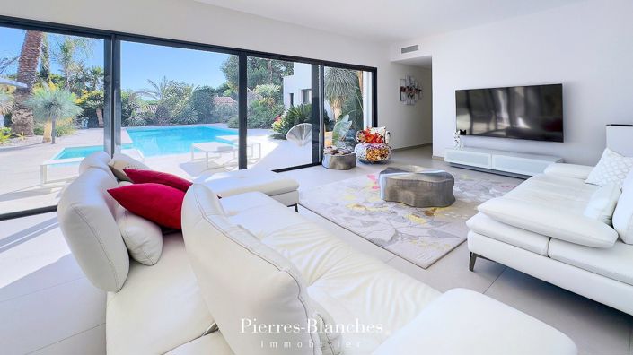 Image No.5-5 Bed House for sale