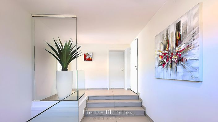 Image No.9-5 Bed House for sale