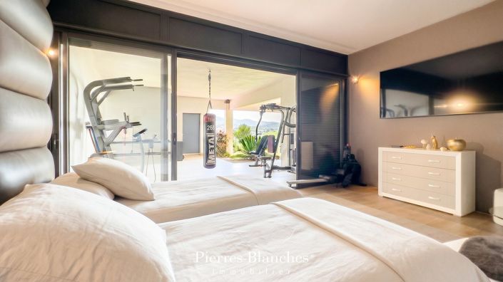 Image No.17-4 Bed House for sale