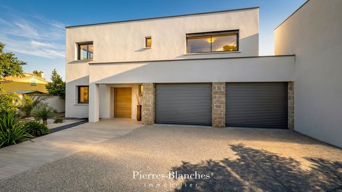 Image No.12-5 Bed House for sale