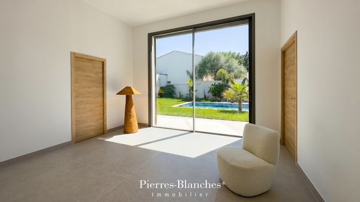 Image No.17-5 Bed House for sale