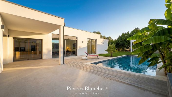 Image No.8-5 Bed House for sale