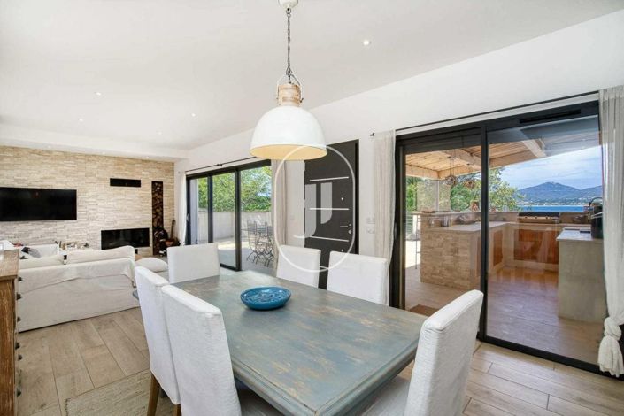 Image No.6-4 Bed House for sale