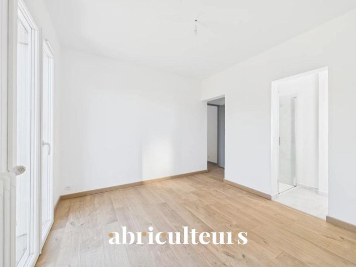 Image No.15-3 Bed House for sale