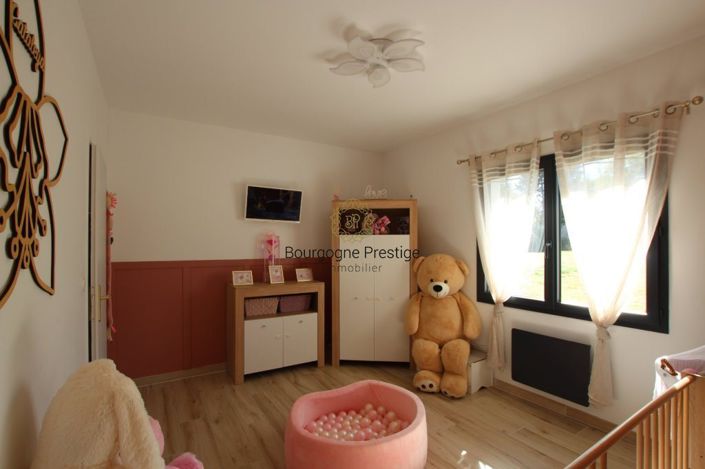 Image No.11-3 Bed House for sale