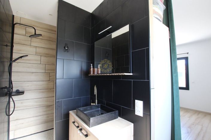 Image No.9-3 Bed House for sale